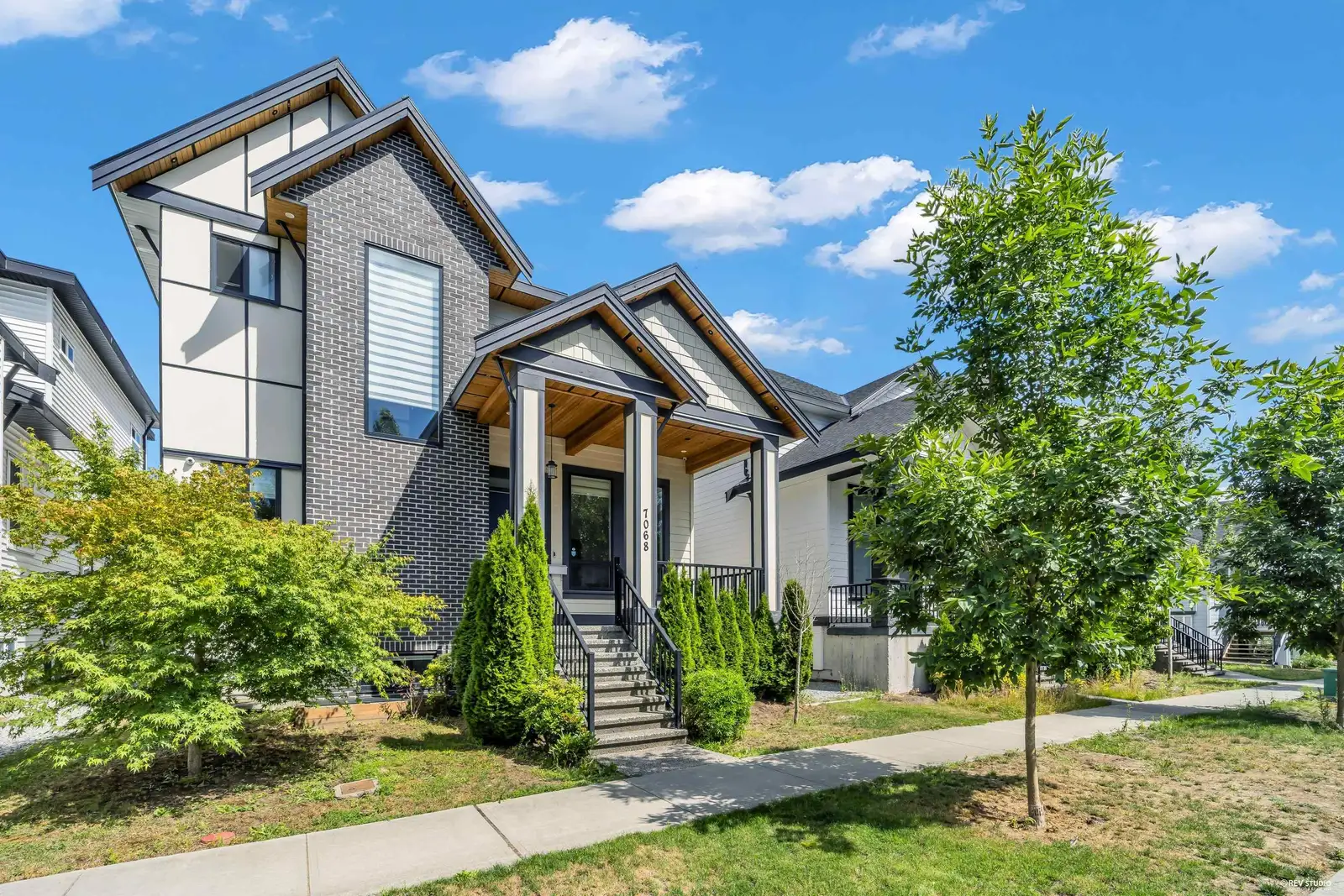 7068 194 STREET, Surrey BC V4N 1N2