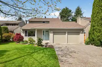 7159 YORK CRESCENT, Delta BC V4E 2W8