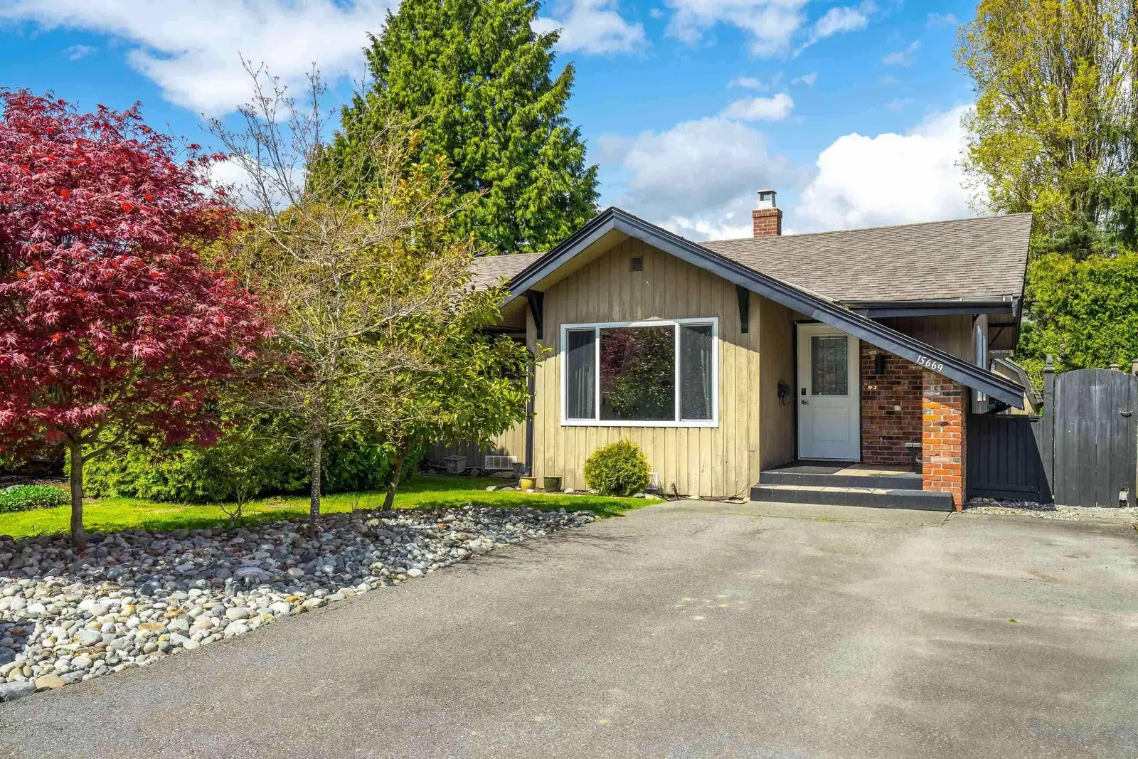 15669 20 AVENUE, Surrey BC V4A 2A7