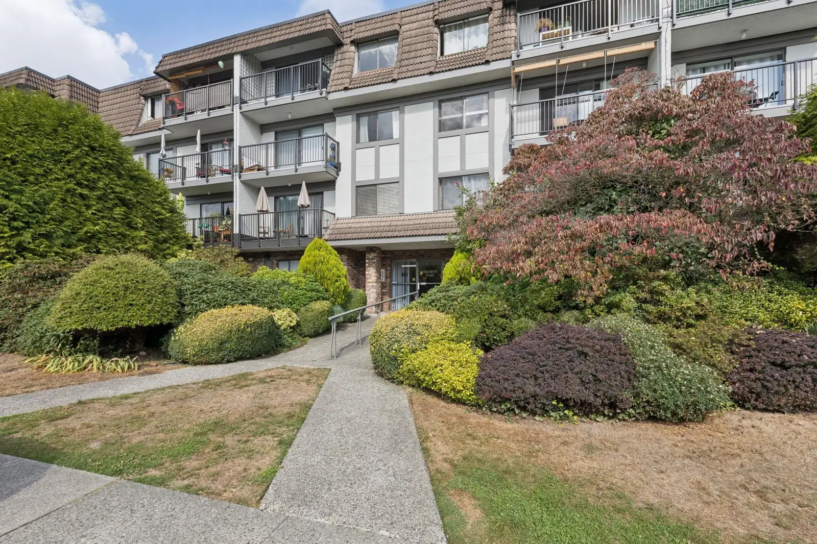 303 236 W 2ND STREET, North Vancouver BC V7M 1C6
