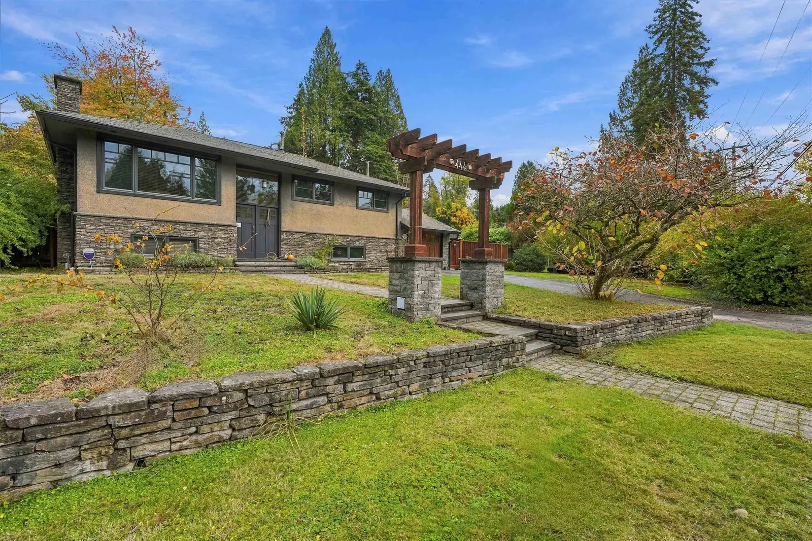 444 EVERGREEN PLACE, North Vancouver BC V7N 2Z2