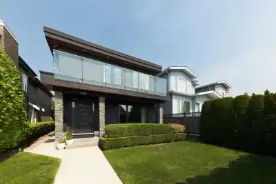 238 E 19TH STREET, North Vancouver BC V7L 2Z2