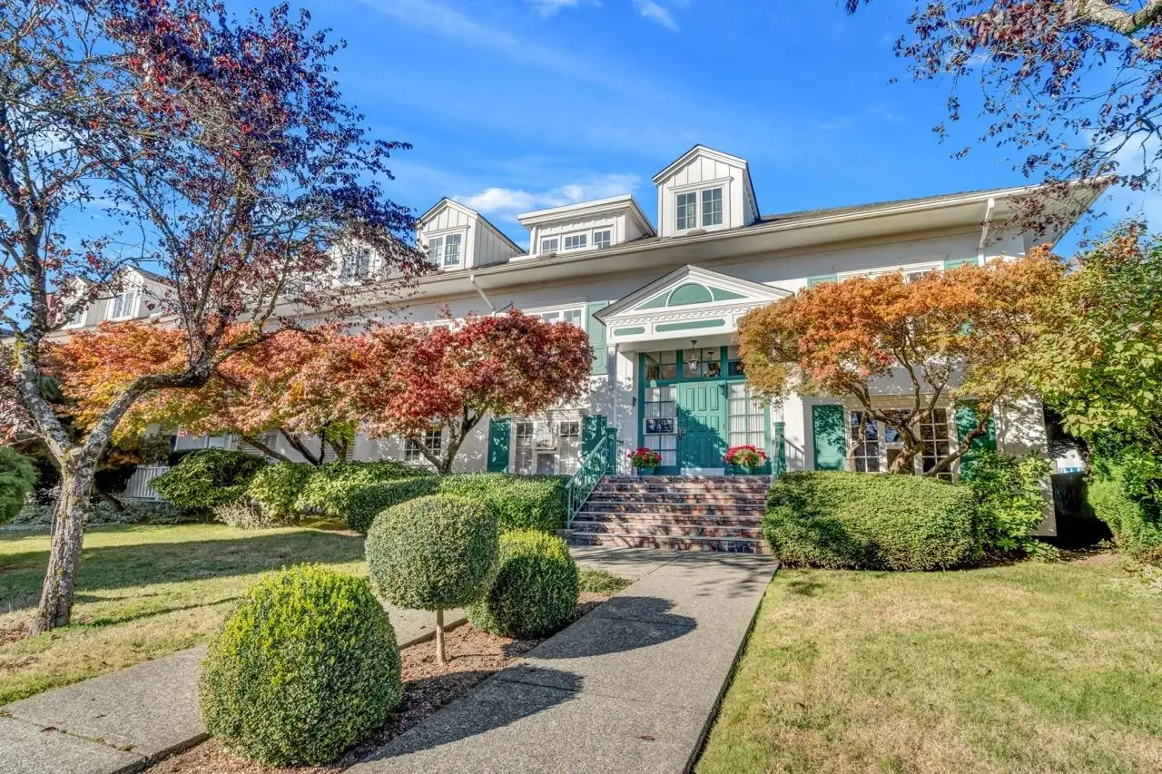 304 120 W 17TH STREET, North Vancouver BC V7M 1V4