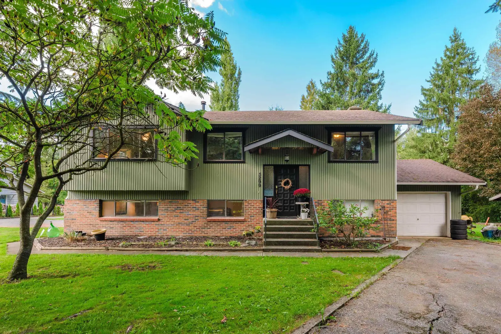 5299 245A STREET, Langley BC V2Z 1H8