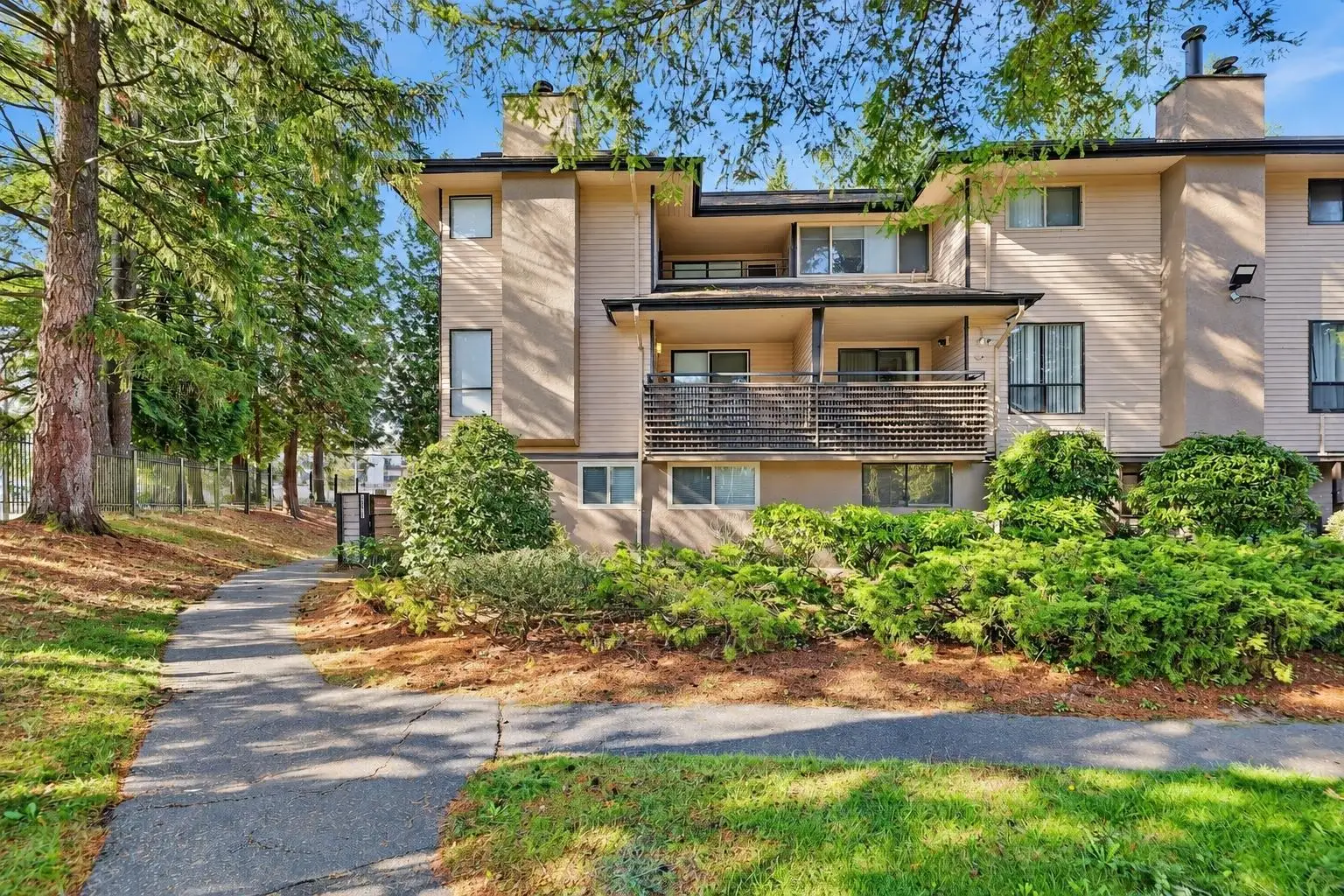 10511 HOLLY PARK LANE, Surrey BC V3R 6X8