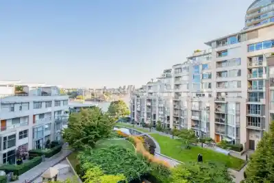 605 1228 MARINASIDE CRESCENT, Vancouver BC V6Z 2W4