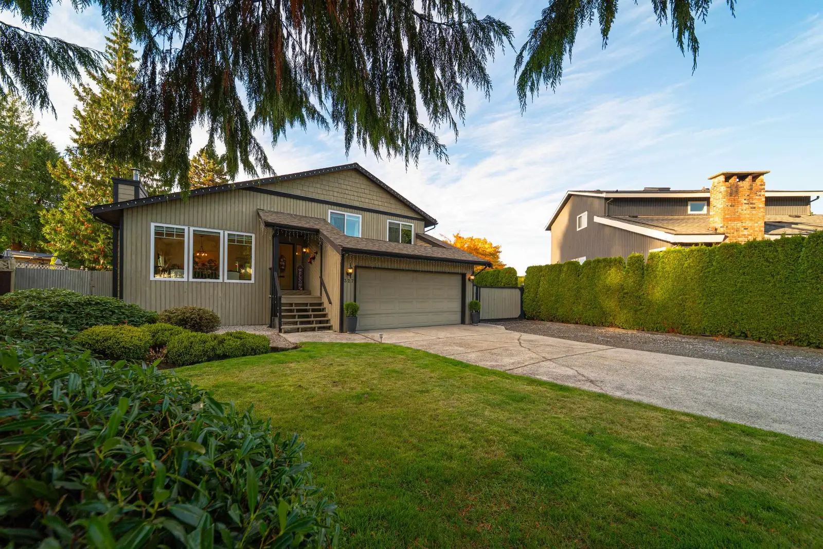 327 MOUNT ROYAL COURT, Port Moody BC V3H 3Z3