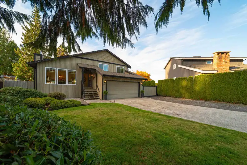 327 MOUNT ROYAL COURT, Port Moody