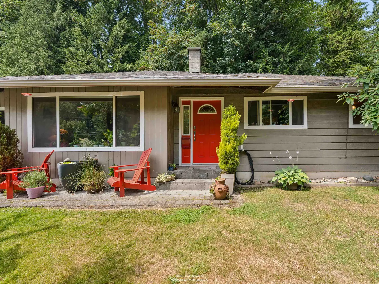 1525 AVONLYNN CRESCENT, North Vancouver BC V7J 2V2