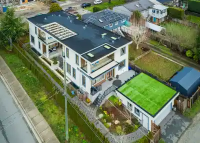13600 BLACKBURN AVENUE, White Rock BC V4B 2Y8