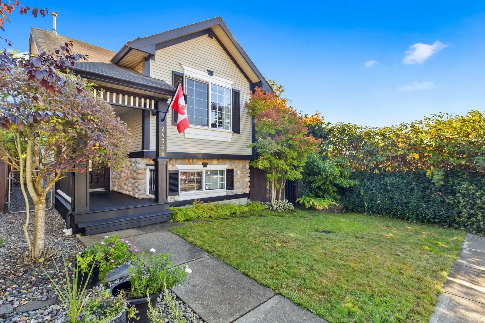 24366 102 AVENUE, Maple Ridge BC V2W 1W6