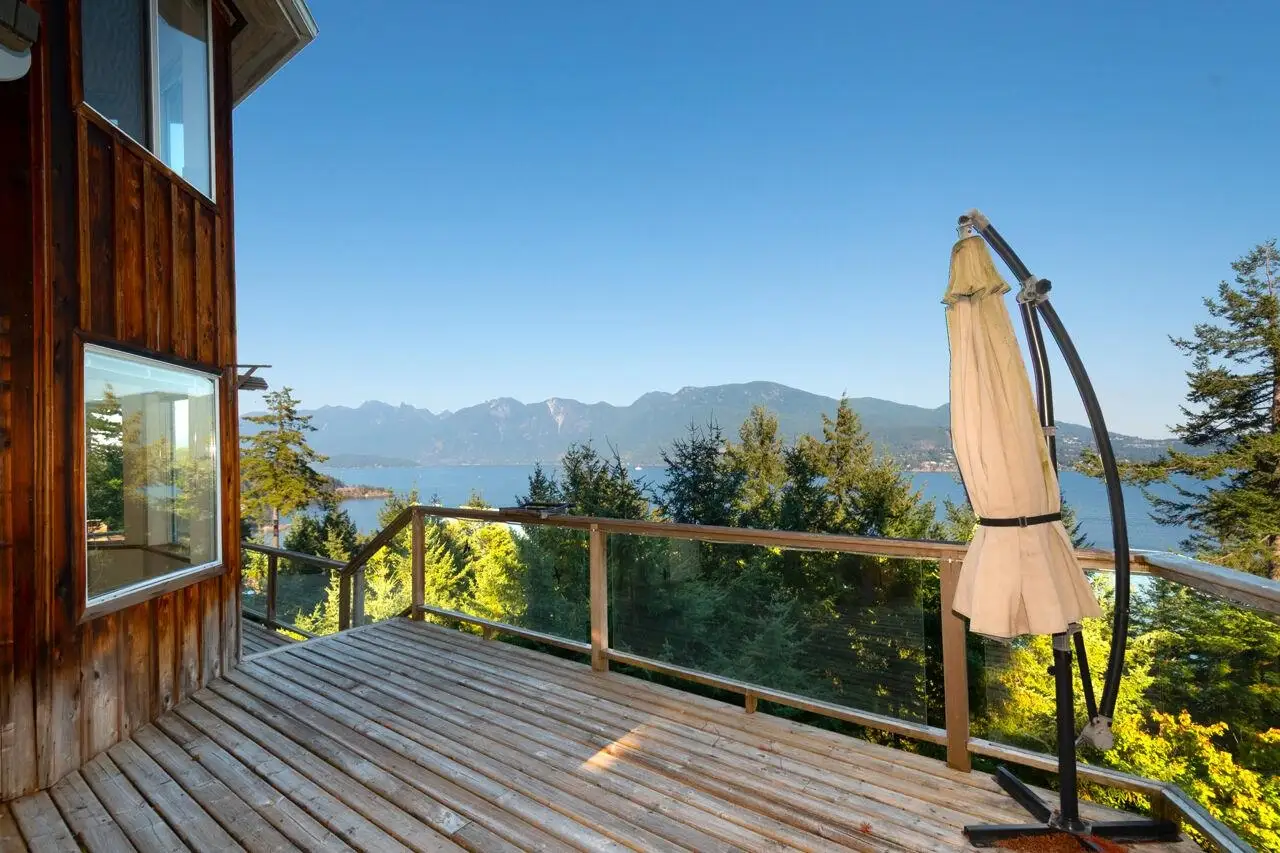 671 TAYLOR ROAD, Bowen Island BC V0N 1G1