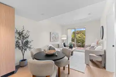 410 2235 E BROADWAY, Vancouver BC V5N 0J5