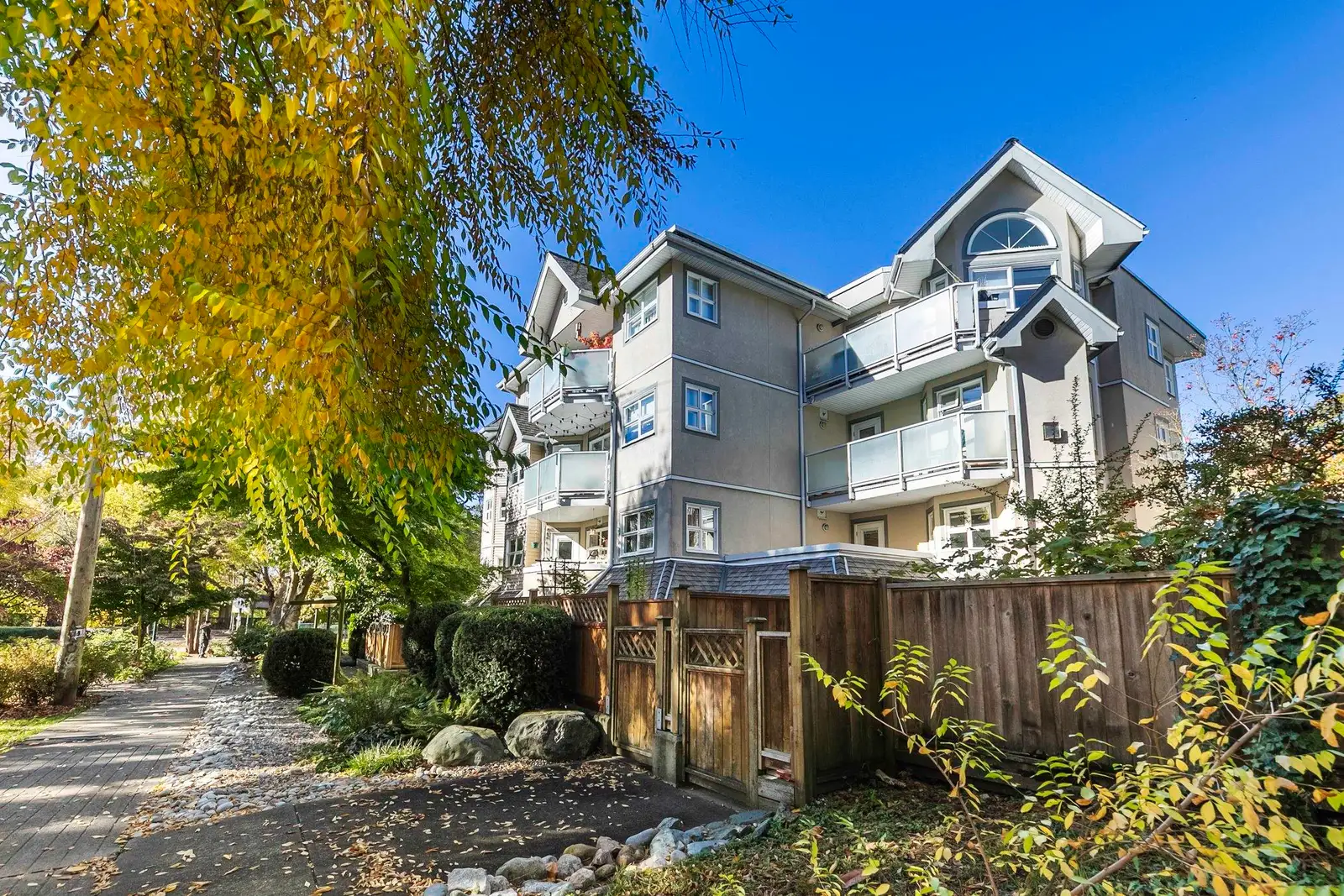 402 1515 E 6TH AVENUE, Vancouver BC V5N 1P2