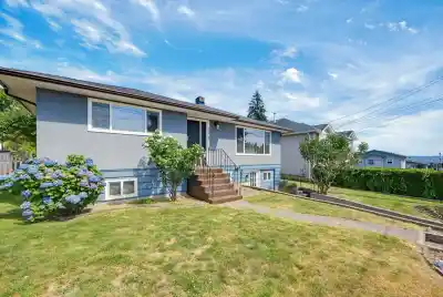 273 BURNS STREET, Coquitlam BC V3K 4E6