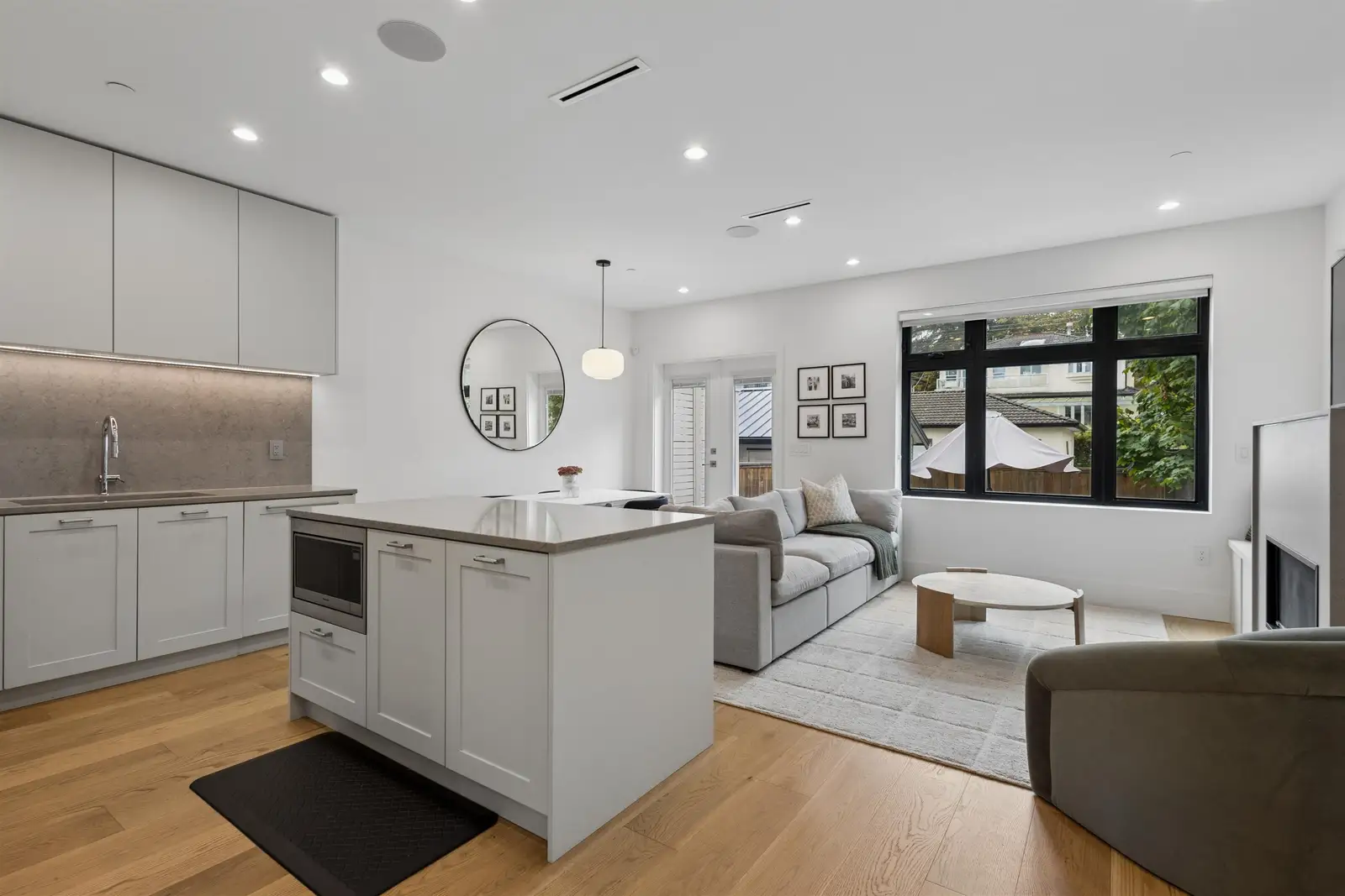1014 E 16TH AVENUE, Vancouver BC V5T 2W1