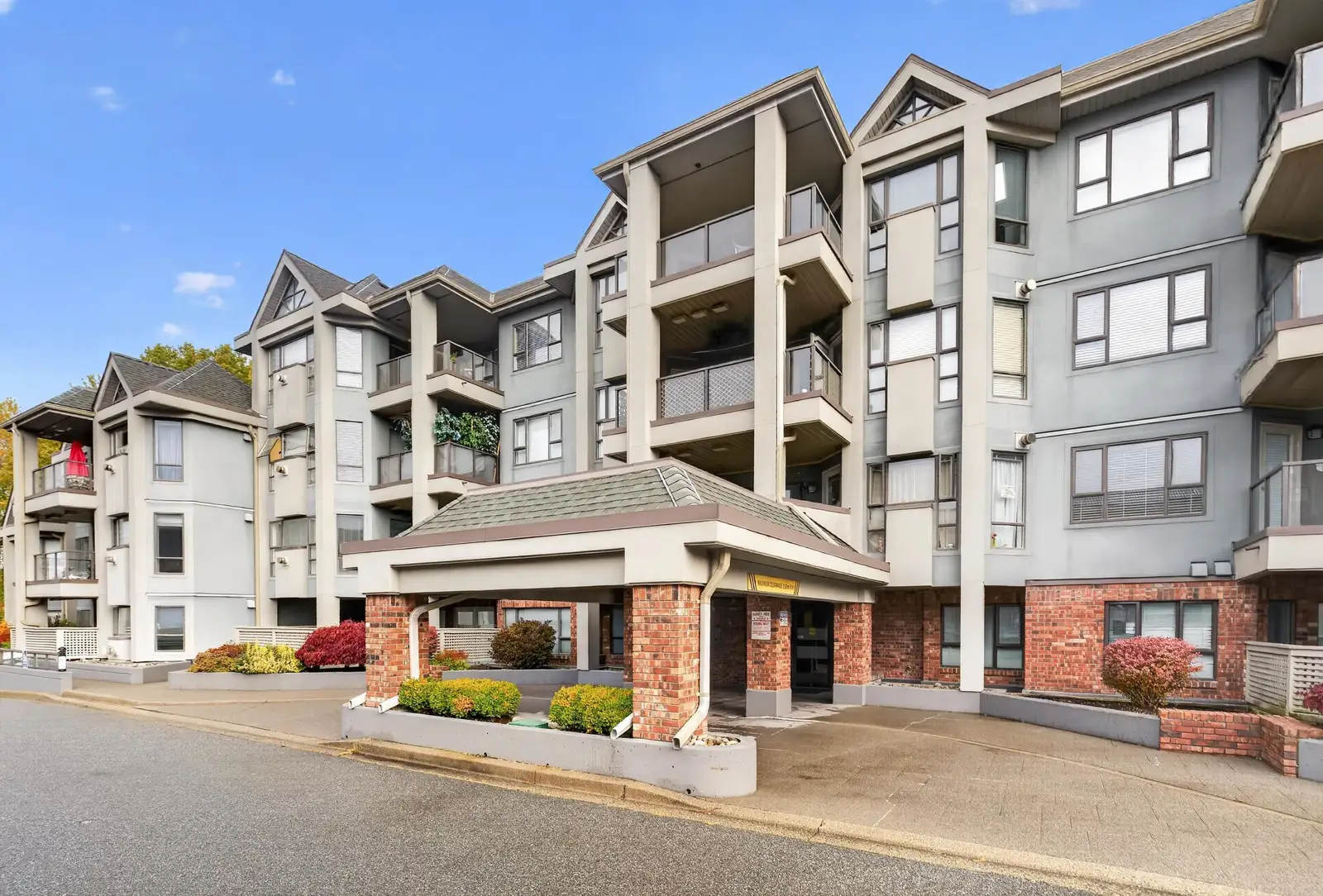 201 15241 18 AVENUE, Surrey BC V4A 1W9