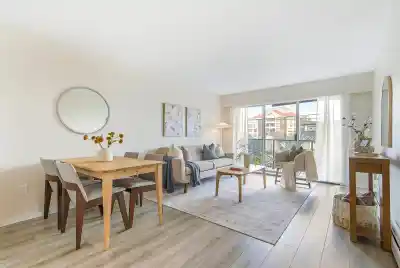 108 230 MOWAT STREET, New Westminster BC V3M 4B2
