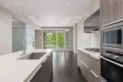 209 1616 COLUMBIA STREET, Vancouver BC V5Y 0B7