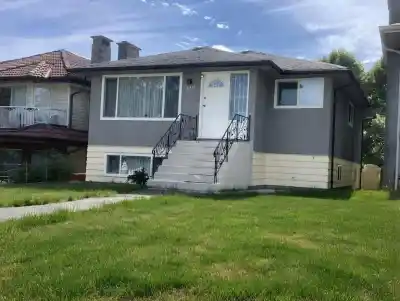 3312 QUEENS AVENUE, Vancouver BC V5R 4T8