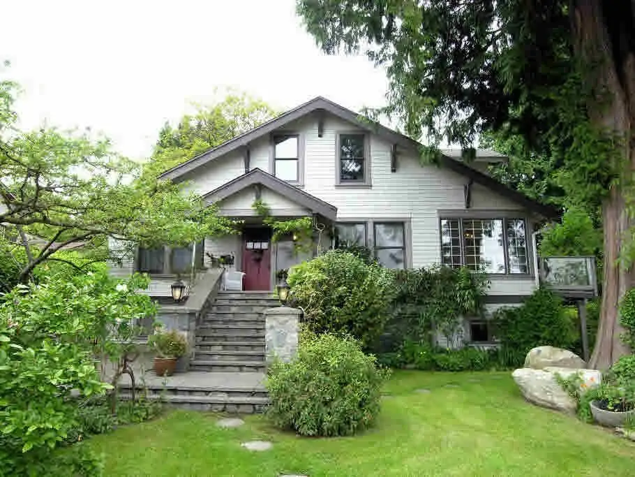 2356 CHESTERFIELD AVENUE, North Vancouver BC V7M 2R1