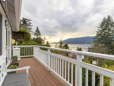 6252 WELLINGTON AVENUE, West Vancouver BC V7W 2H4