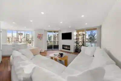 1704 1245 QUAYSIDE DRIVE, New Westminster BC V3M 6J6