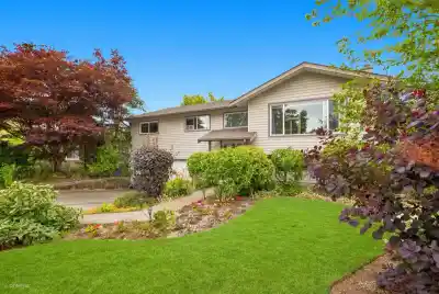 15467 POPLAR DRIVE, Surrey BC V4A 5J7