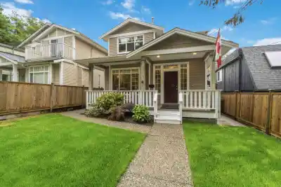 4268 HOSKINS ROAD, North Vancouver BC V7K 2P6