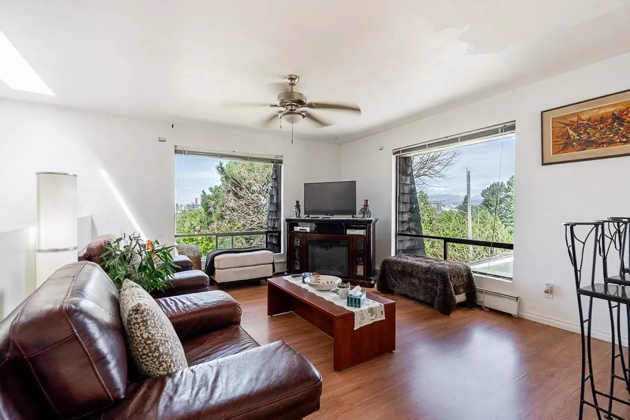 10956 128A STREET, Surrey BC V3T 3G2