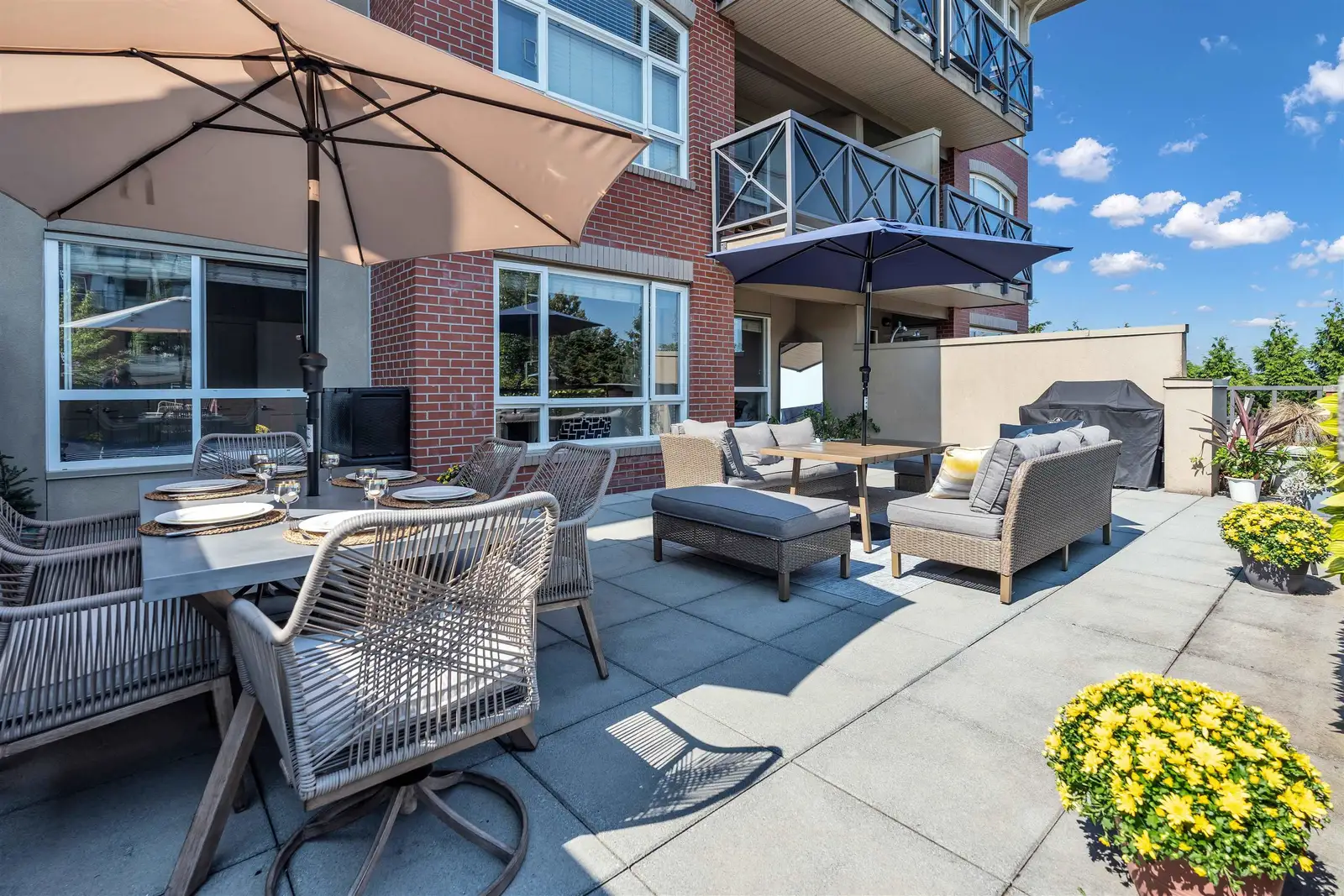 223 2970 KING GEORGE BOULEVARD, Surrey BC V4P 0E6
