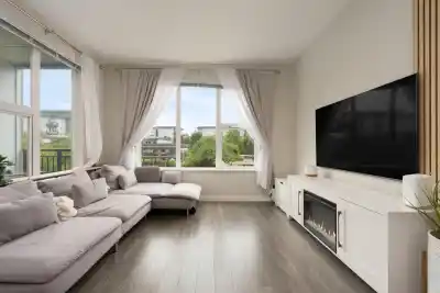 215 9388 TOMICKI AVENUE, Richmond BC V6X 0P1