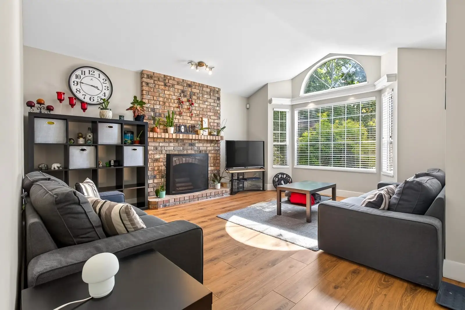 15733 98A AVENUE, Surrey BC V4N 2V7