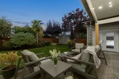1208 ROSEWOOD CRESCENT, North Vancouver BC V7P 1H4