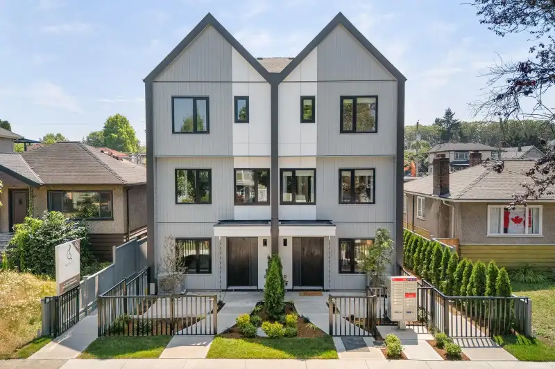 4 2240 E 40TH AVENUE, Vancouver