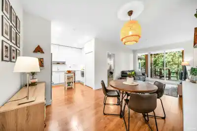 201 5460 BROADWAY, Burnaby BC V5B 0B4