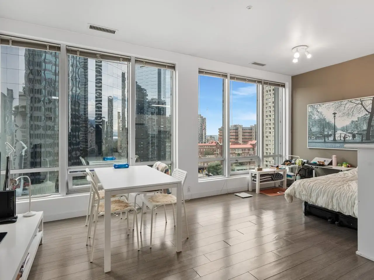 902 989 NELSON STREET, Vancouver BC V6Z 2S1