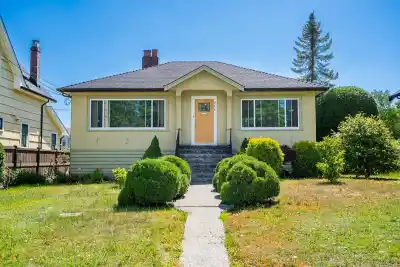 916 THIRTEENTH STREET, New Westminster BC V3M 4N1