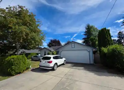 15580 20 AVENUE, Surrey BC V4A 2A5