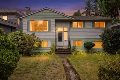 13696 BLACKBURN AVENUE, White Rock BC V4B 2Y8