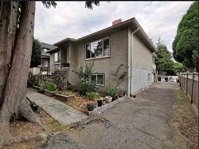 7540 BULLER AVENUE, Burnaby BC V5J 4S8