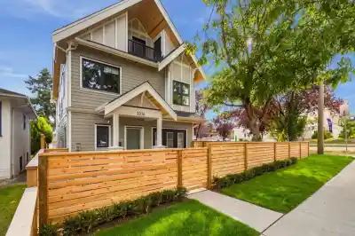 3206 E GEORGIA STREET, Vancouver BC V5K 2L3