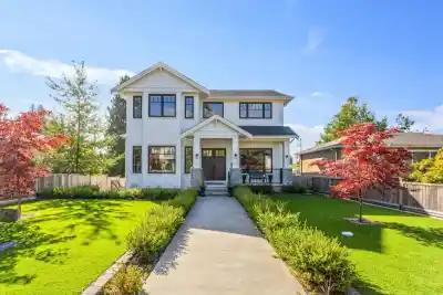 345 E 20TH STREET, North Vancouver BC V7L 3A8