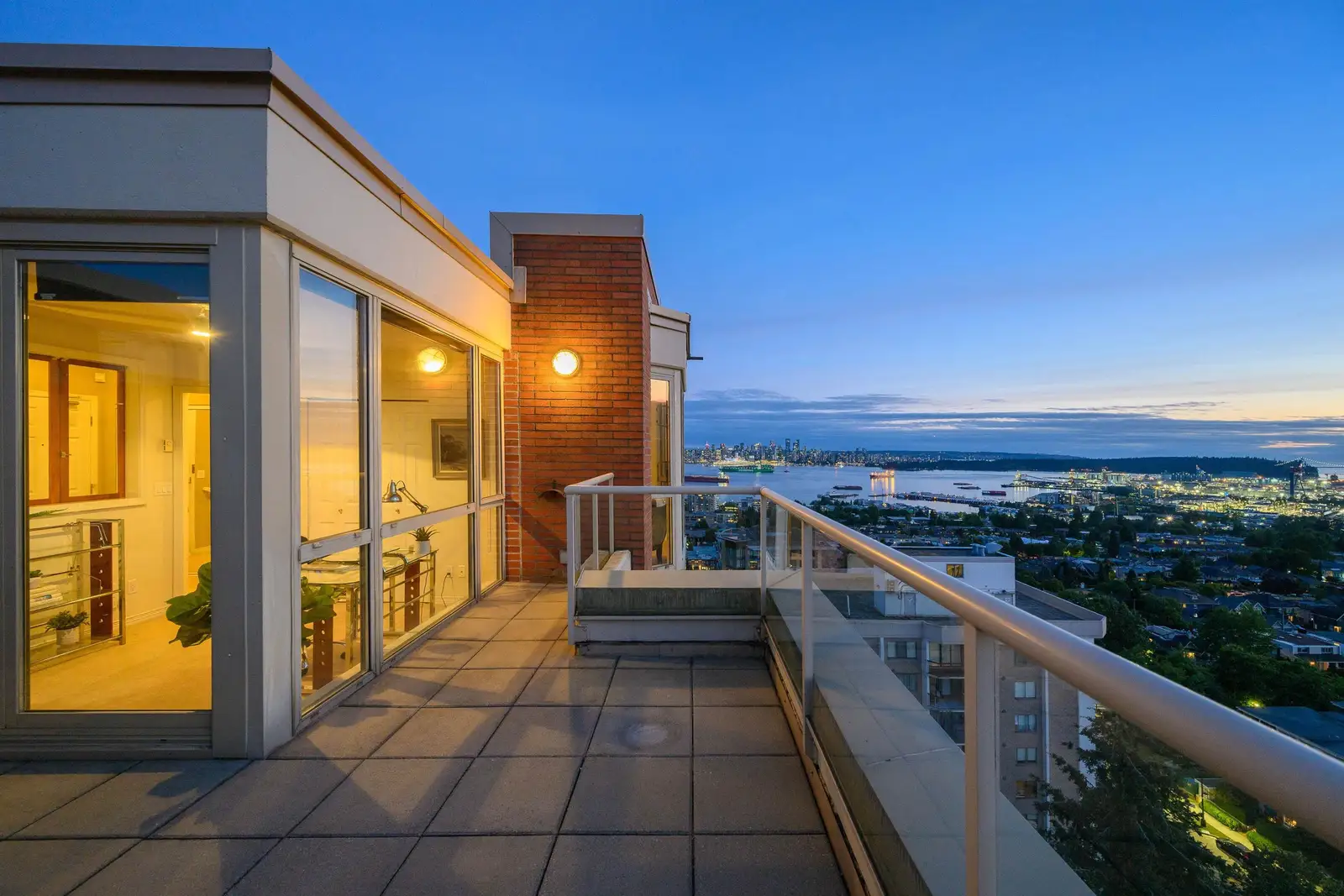 1505 160 W KEITH ROAD, North Vancouver BC V7M 3M2