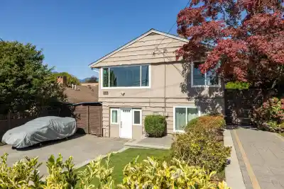 424 W QUEENS ROAD, North Vancouver BC V7N 2K7