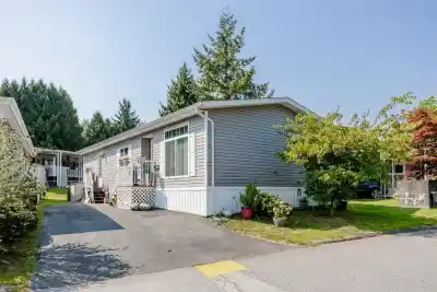 19 8220 KING GEORGE BOULEVARD, Surrey BC V3W 6E1