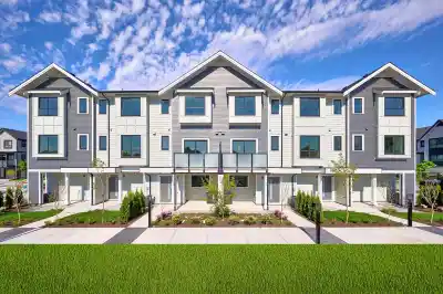 28 1115 ROMA AVENUE, New Westminster BC V3M 0R5