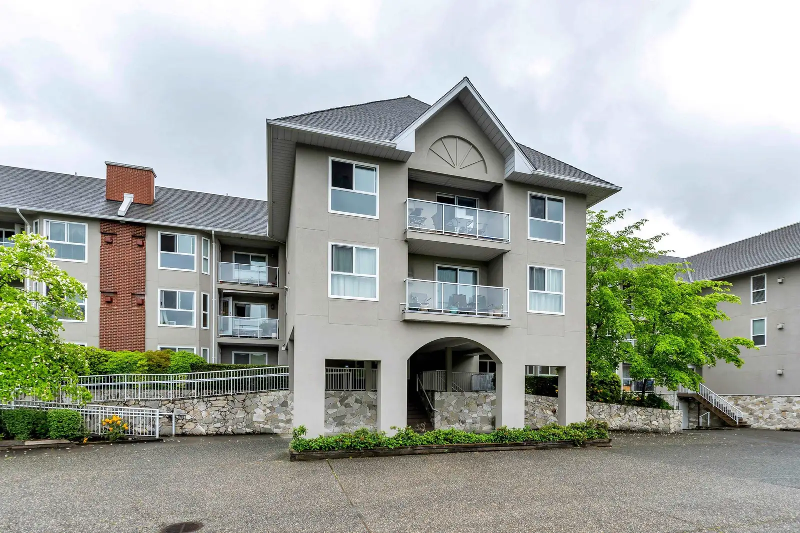 203 19835 64 AVENUE, Langley BC V2Y 1L8