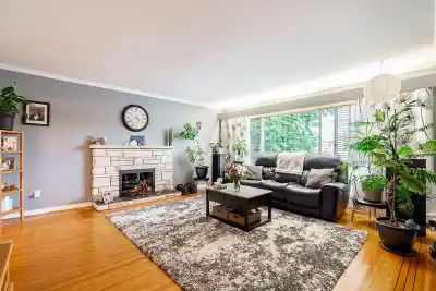 12528 PINEWOOD CRESCENT, Surrey BC V3V 2L5