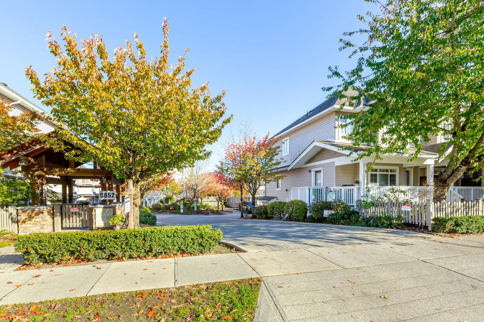 73 6852 193 STREET, Surrey BC V4N 0C8